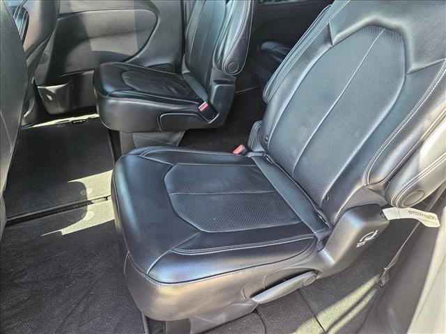 Used 2021 Chrysler Pacifica Touring-L w/ S Appearance Package image 17