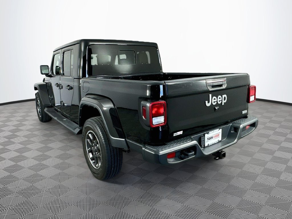Used 2023 Jeep Gladiator Overland w/ Cold Weather Group AWD/4WD image 8