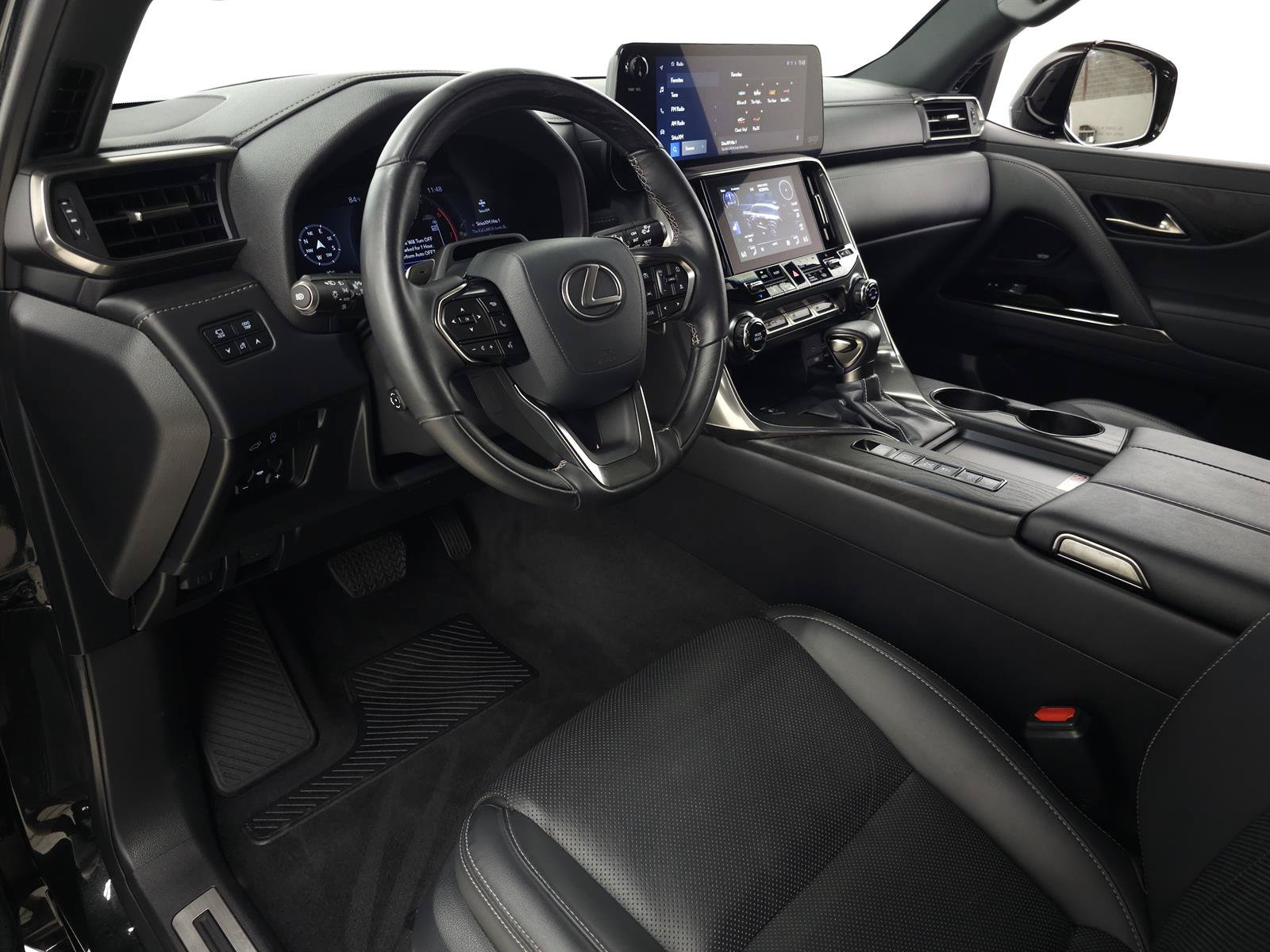 Used 2025 Lexus LX 600 4WD w/ Accessory Package (2T) image 18