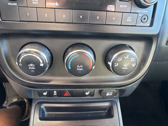 Used 2016 Jeep Patriot Latitude AWD/4WD image 17