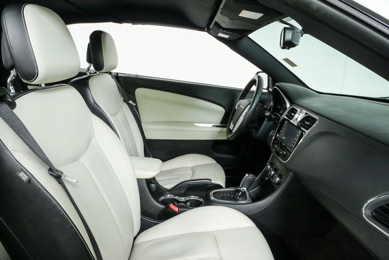 Used 2013 Chrysler 200 Limited FWD image 19