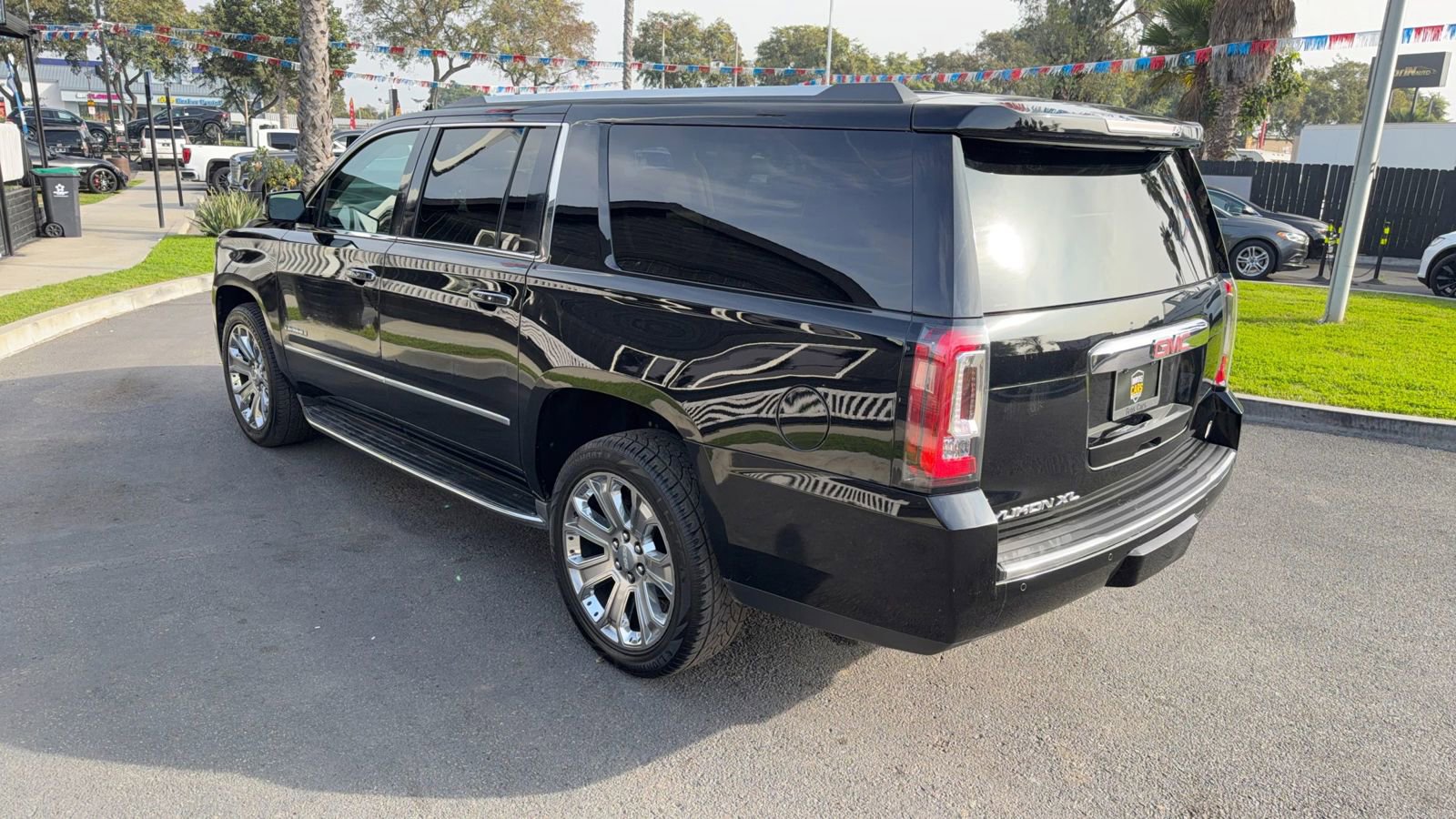 Used 2016 GMC Yukon XL Denali image 6