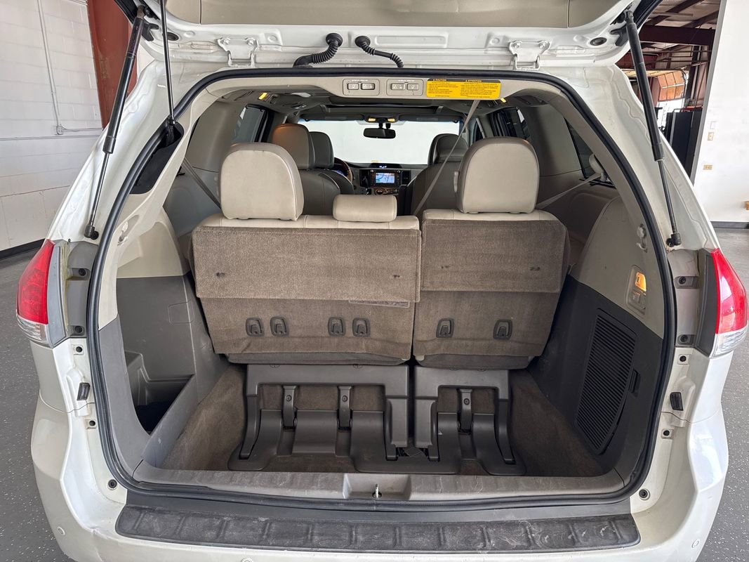 Used 2013 Toyota Sienna Limited w/ Premium Pkg image 21
