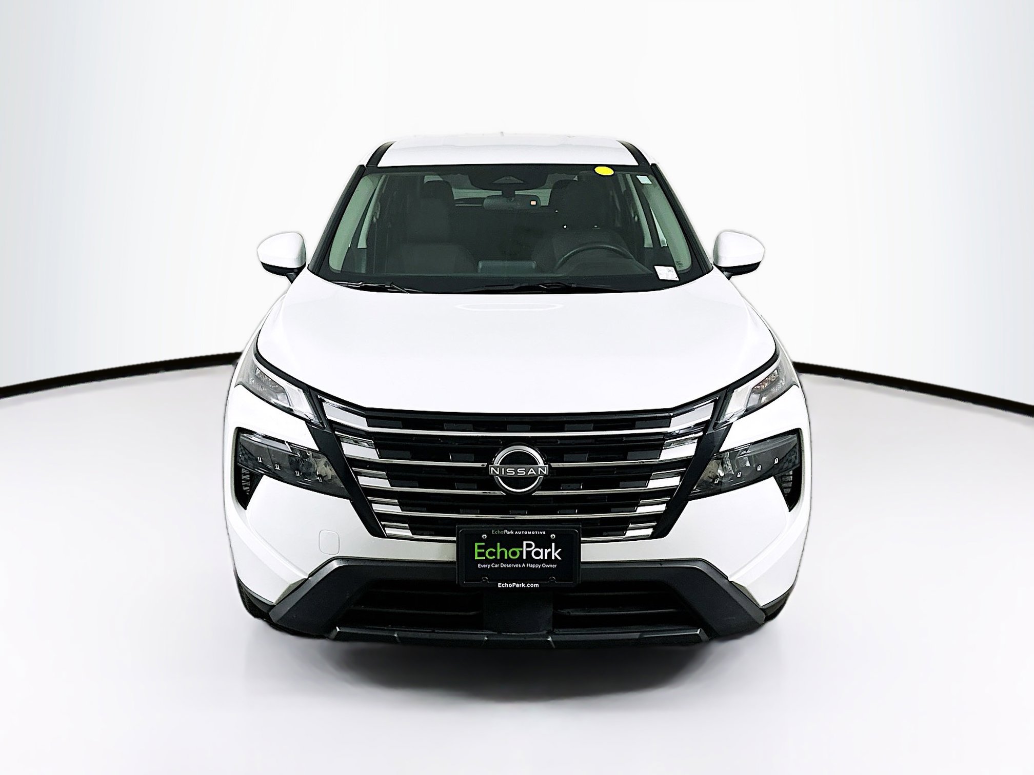 Used 2025 Nissan Rogue SV image 2