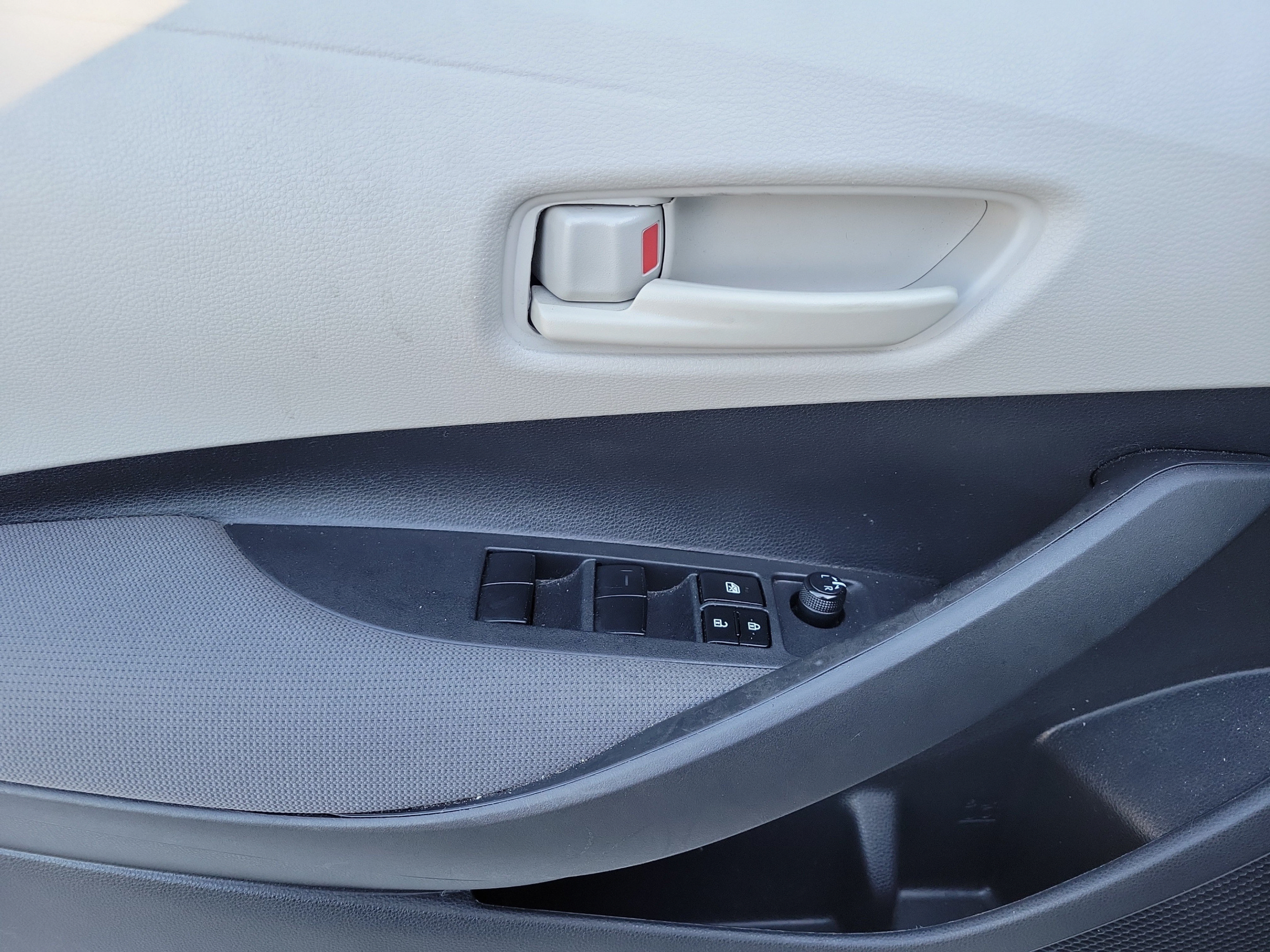 Used 2024 Toyota Corolla LE FWD image 12