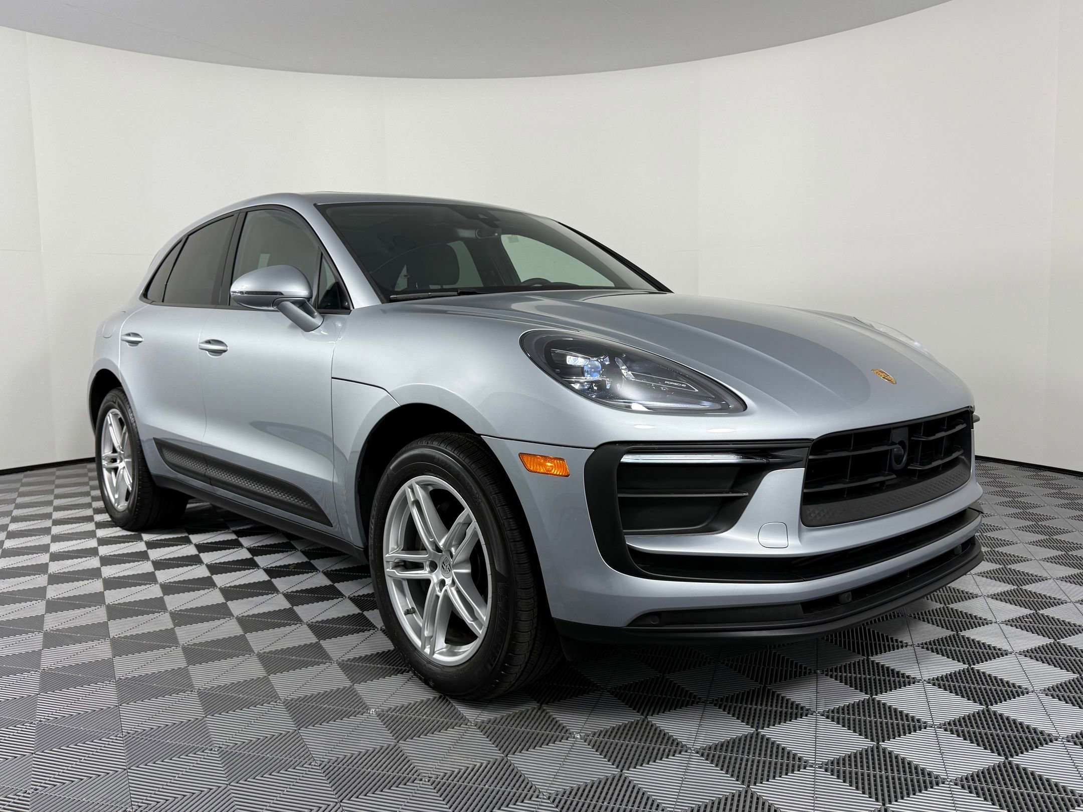 New 2025 Porsche Macan image 7