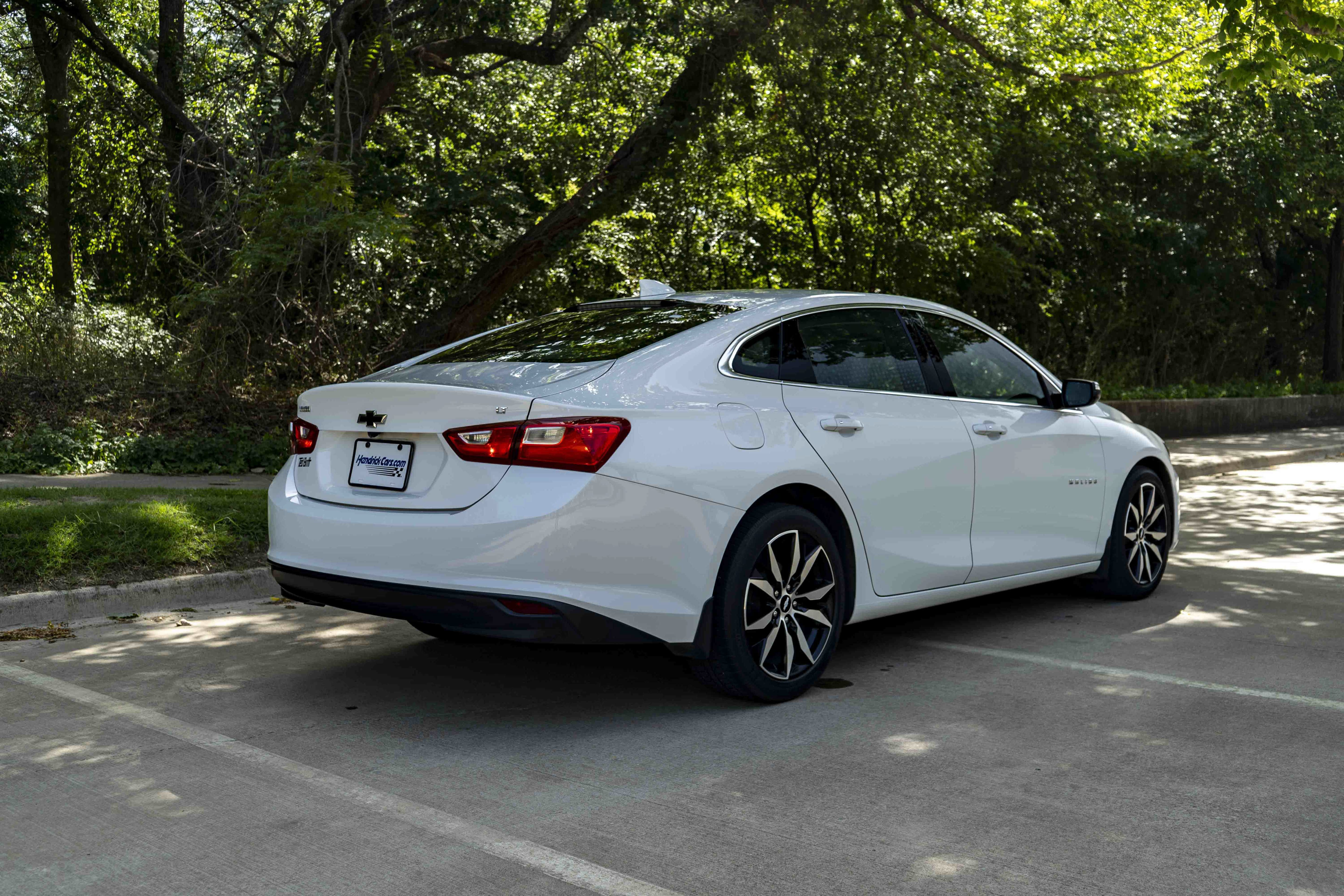 Used 2017 Chevrolet Malibu LT FWD image 9