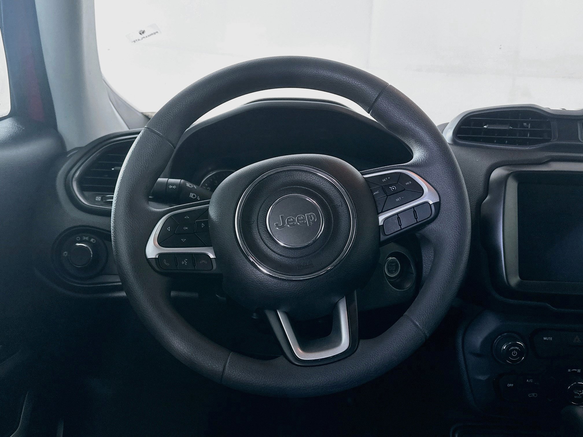 Used 2023 Jeep Renegade Latitude AWD/4WD image 18