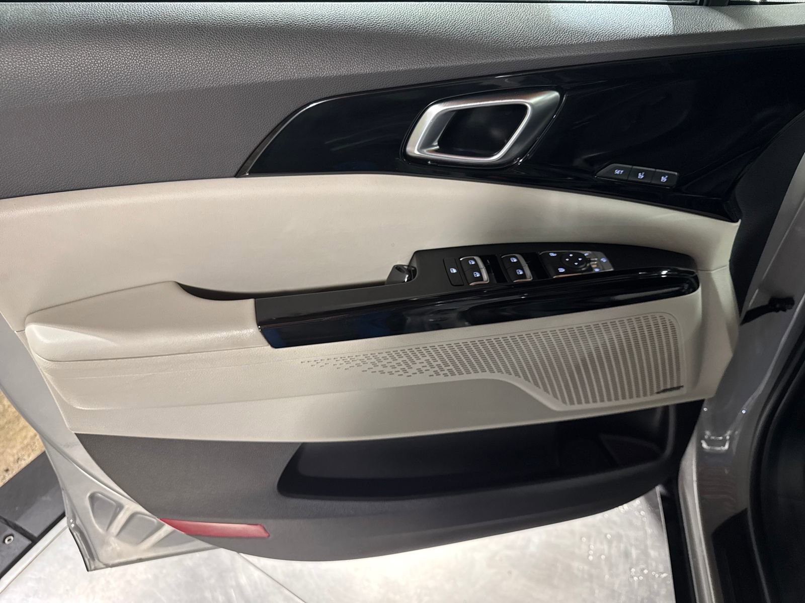Used 2024 Kia Carnival SX Prestige image 24