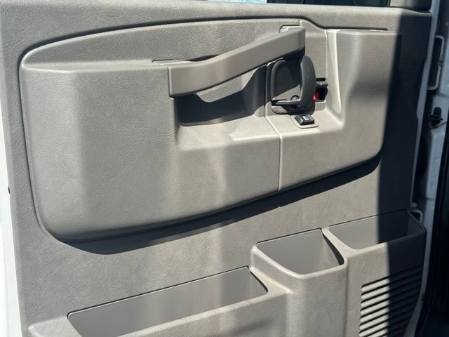 Used 2021 Chevrolet Express 3500 w/ Power Convenience Package RWD image 16