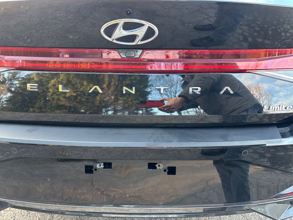 Certified 2023 Hyundai Elantra Limited image 14