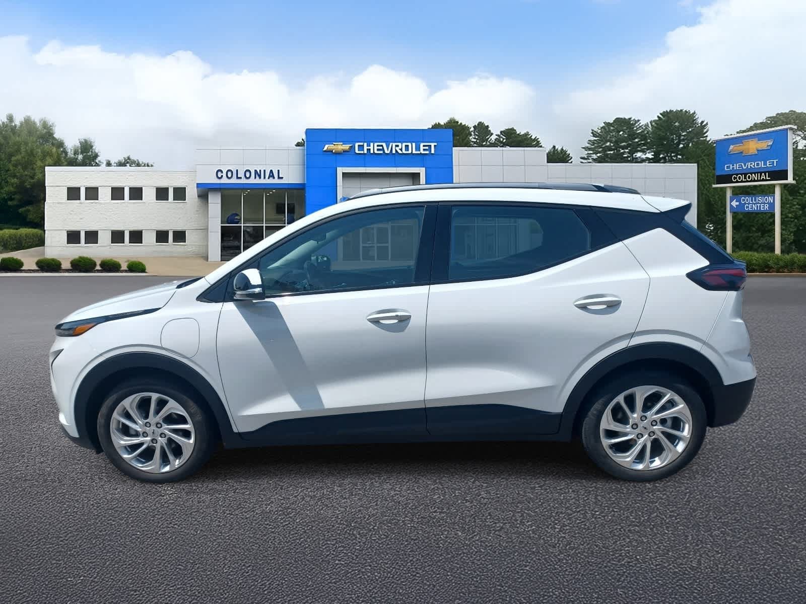 Used 2023 Chevrolet Bolt EUV LT w/ Comfort Package FWD image 6