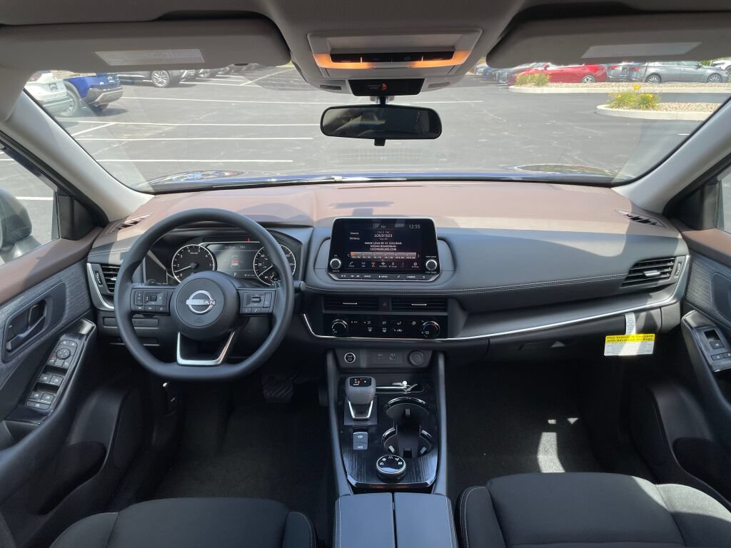 Used 2023 Nissan Rogue S AWD/4WD image 21