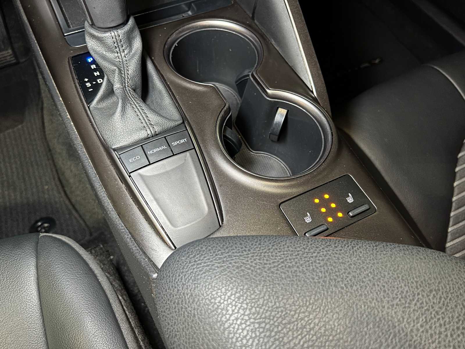 Used 2023 Toyota Camry SE w/ Cold Weather Package image 31