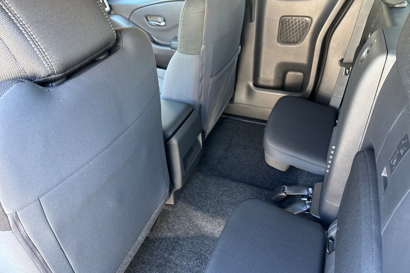 New 2025 Nissan Frontier SV RWD image 9