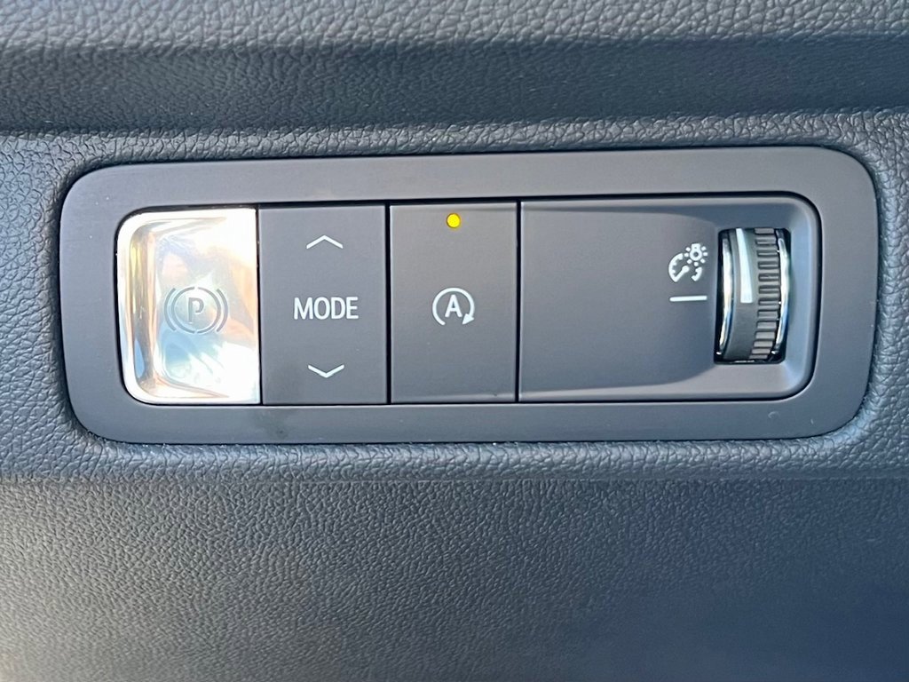 Used 2025 Chevrolet Traverse LT image 9