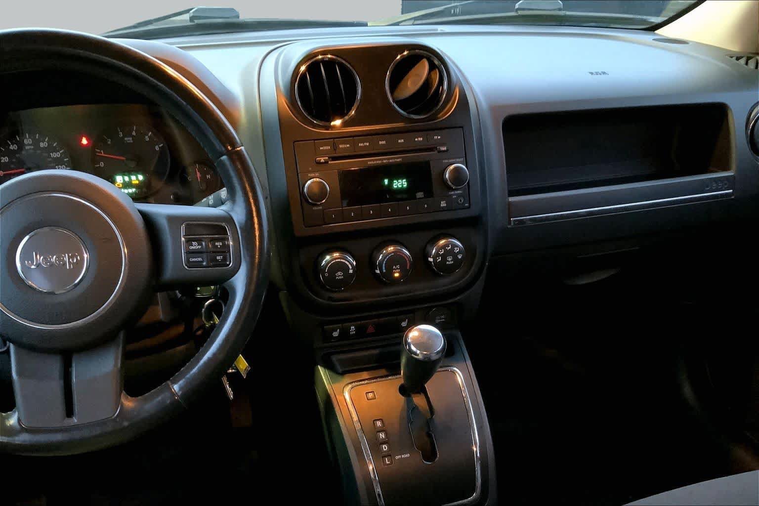 Used 2011 Jeep Patriot Latitude AWD/4WD image 6
