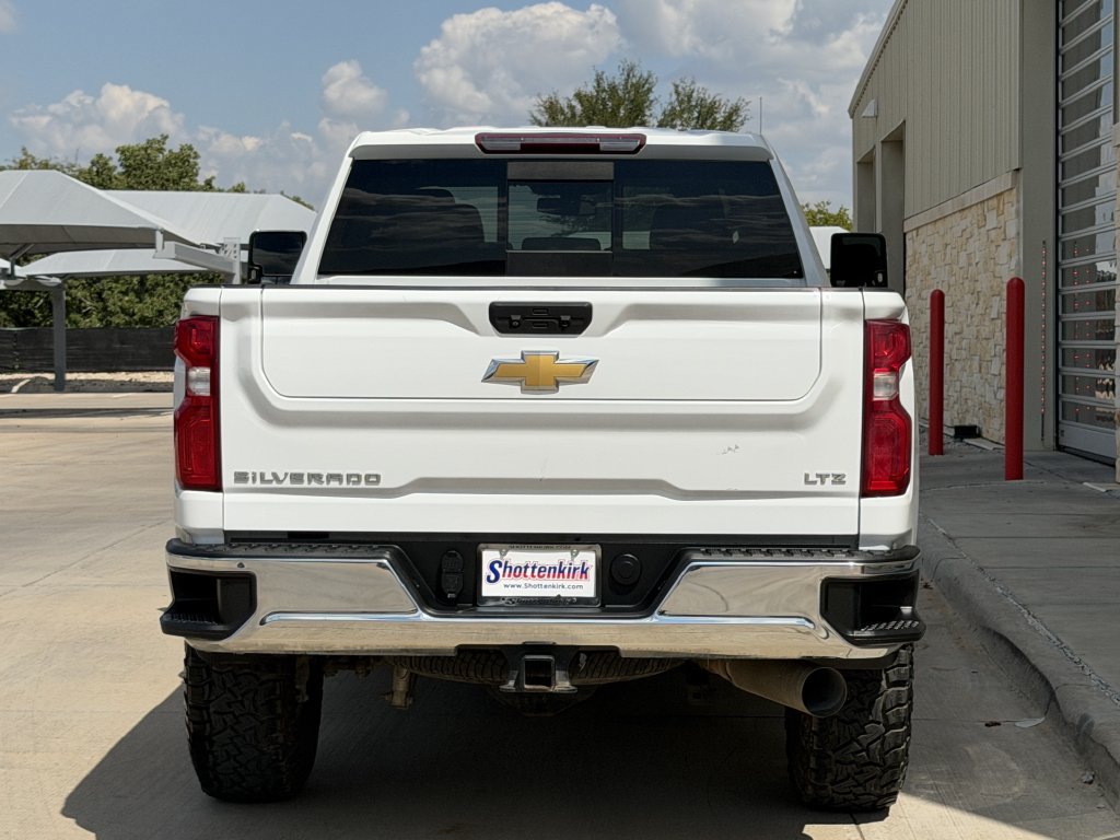 Used 2022 Chevrolet Silverado 2500 LTZ w/ LTZ Convenience Package AWD/4WD image 5