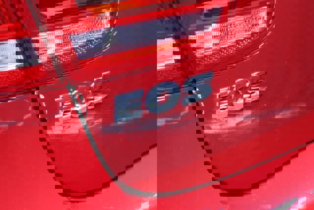 Used 2014 Volkswagen Eos Komfort FWD image 10