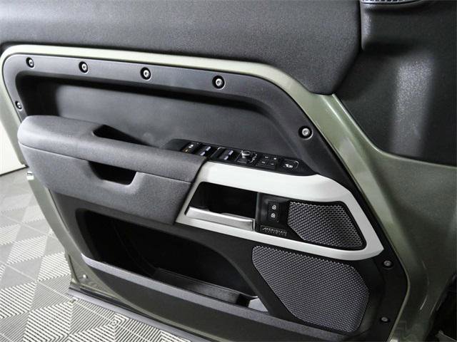 Used 2022 Land Rover Defender 110 SE image 28