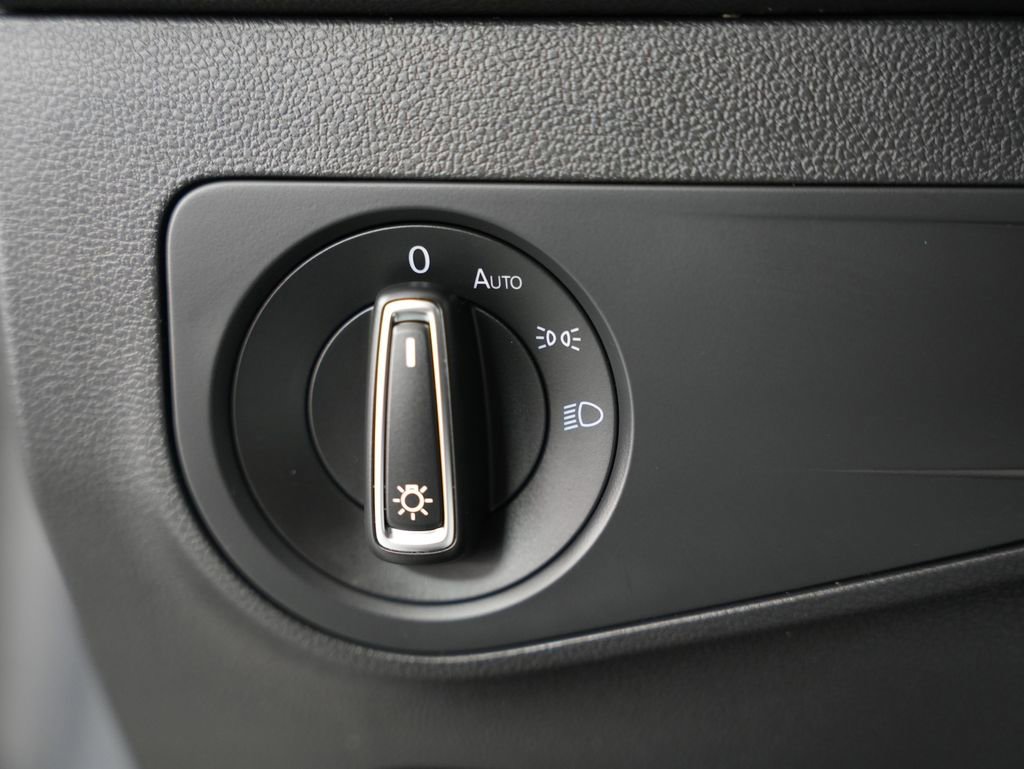 Used 2020 Volkswagen Tiguan SE FWD image 22