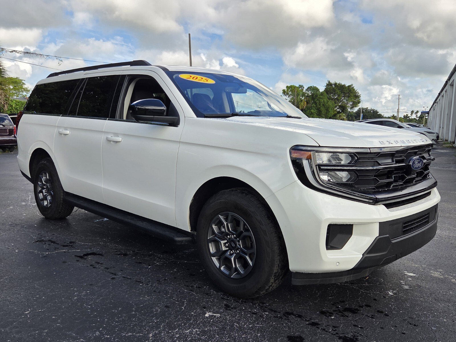 Used 2025 Ford Expedition Max Active RWD image 7
