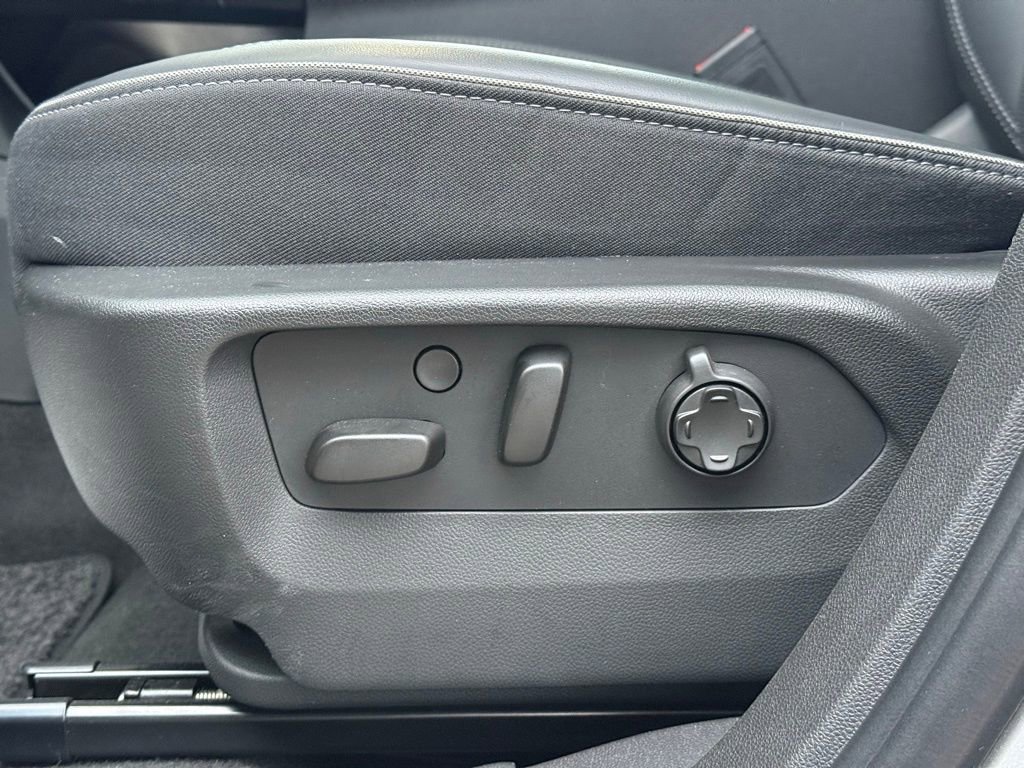 Used 2024 Buick Envision Avenir AWD/4WD image 17