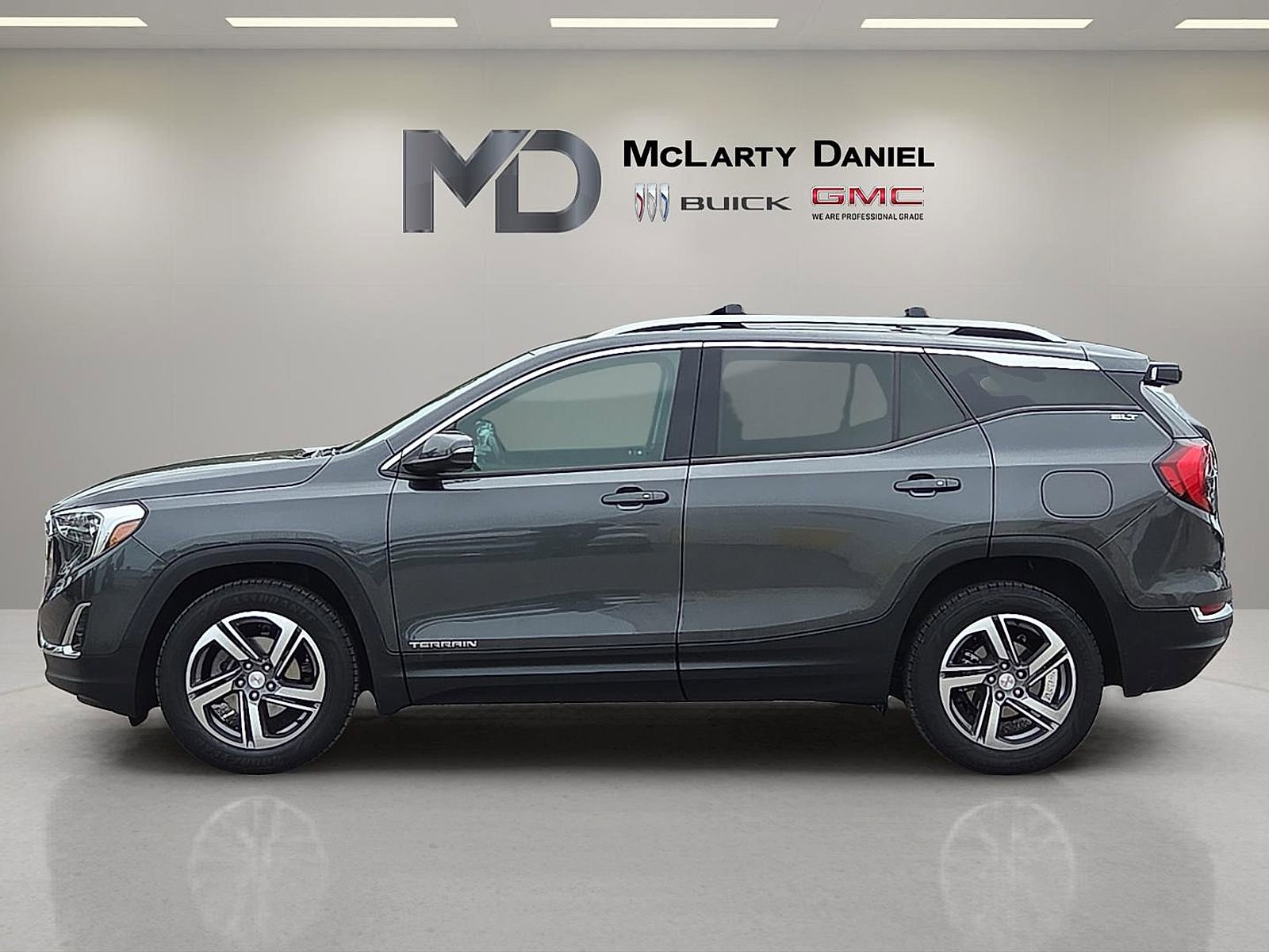 Certified 2020 GMC Terrain SLT FWD image 3