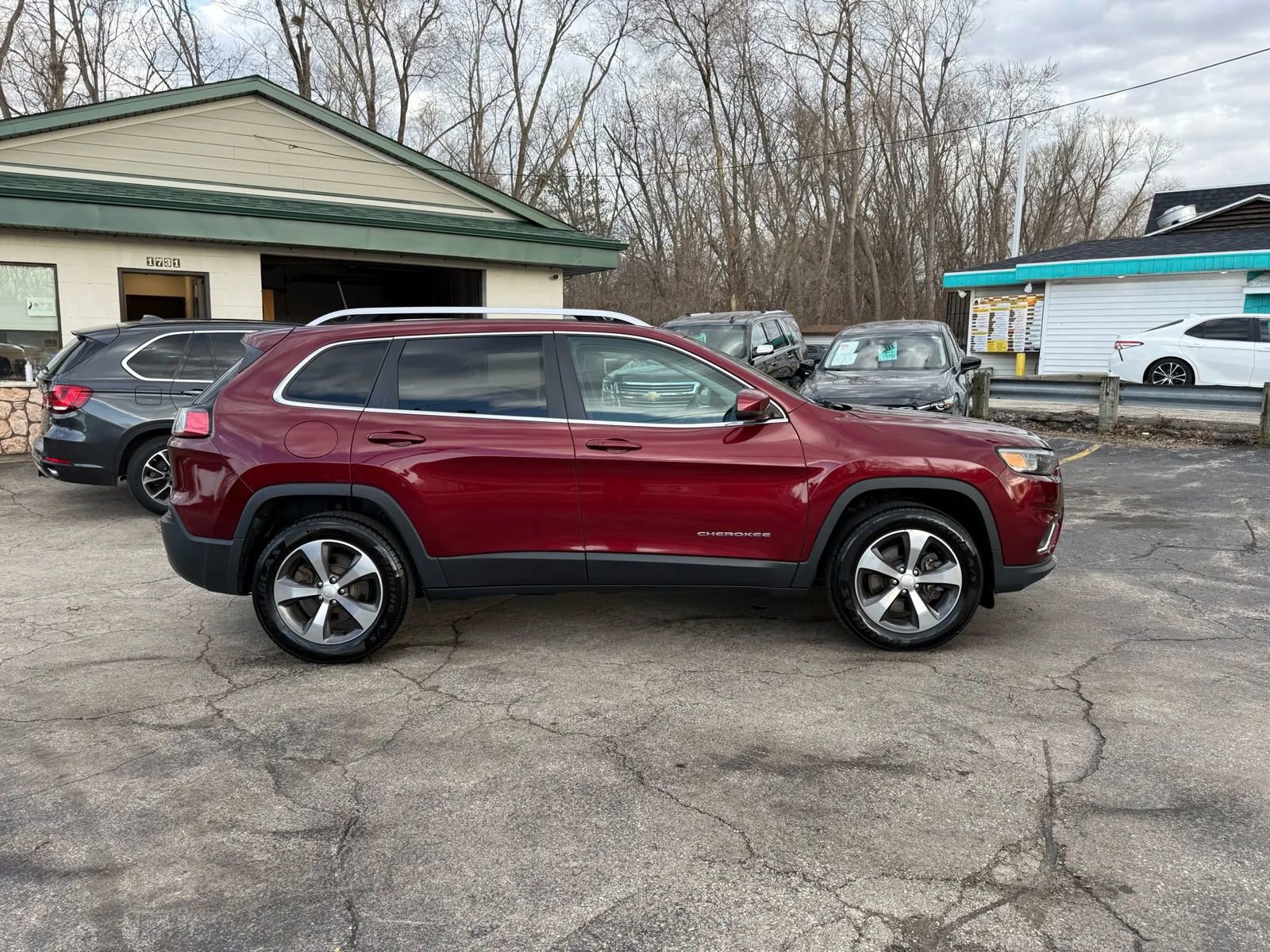 Used 2019 Jeep Cherokee Limited AWD/4WD image 6