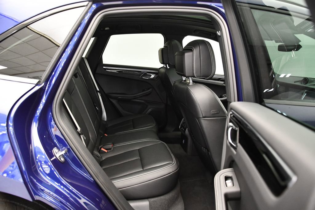 Certified 2025 Porsche Macan image 56