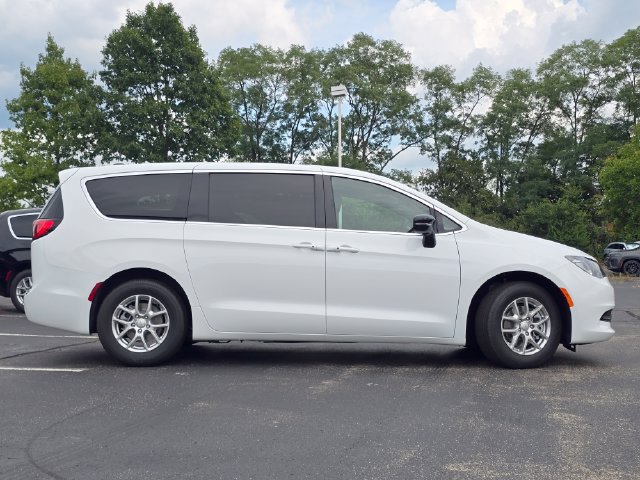 New 2027 Chrysler Pacifica LX FWD image 25