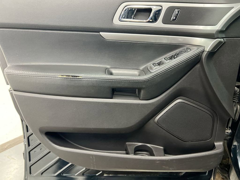 Used 2015 Ford Explorer XLT w/ Equipment Group 201A image 20