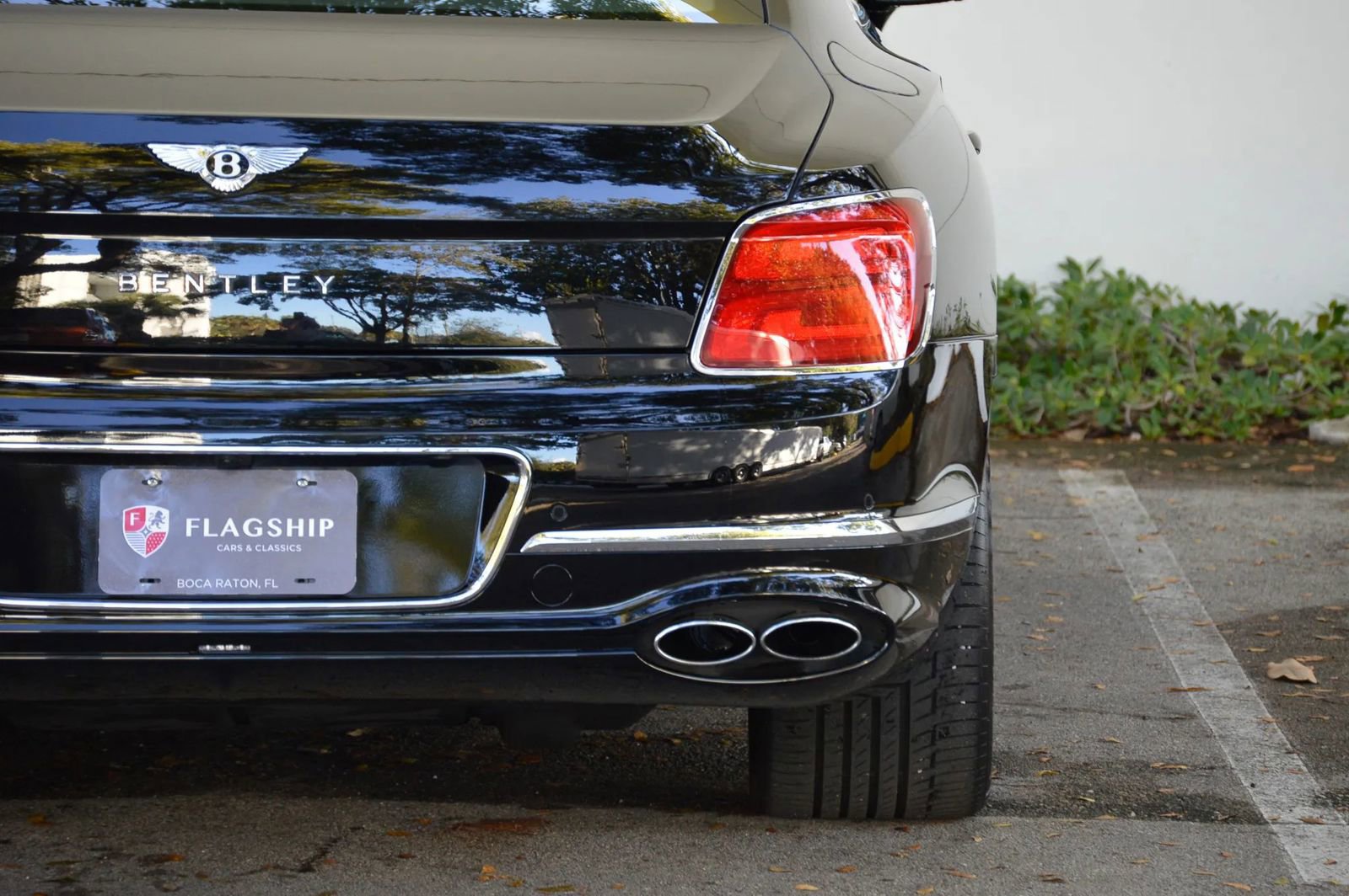 Used 2022 Bentley Flying Spur V8 image 13