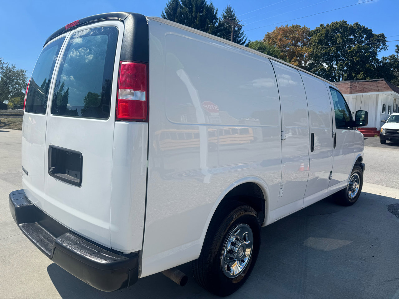 Used 2018 Chevrolet Express 2500 image 4