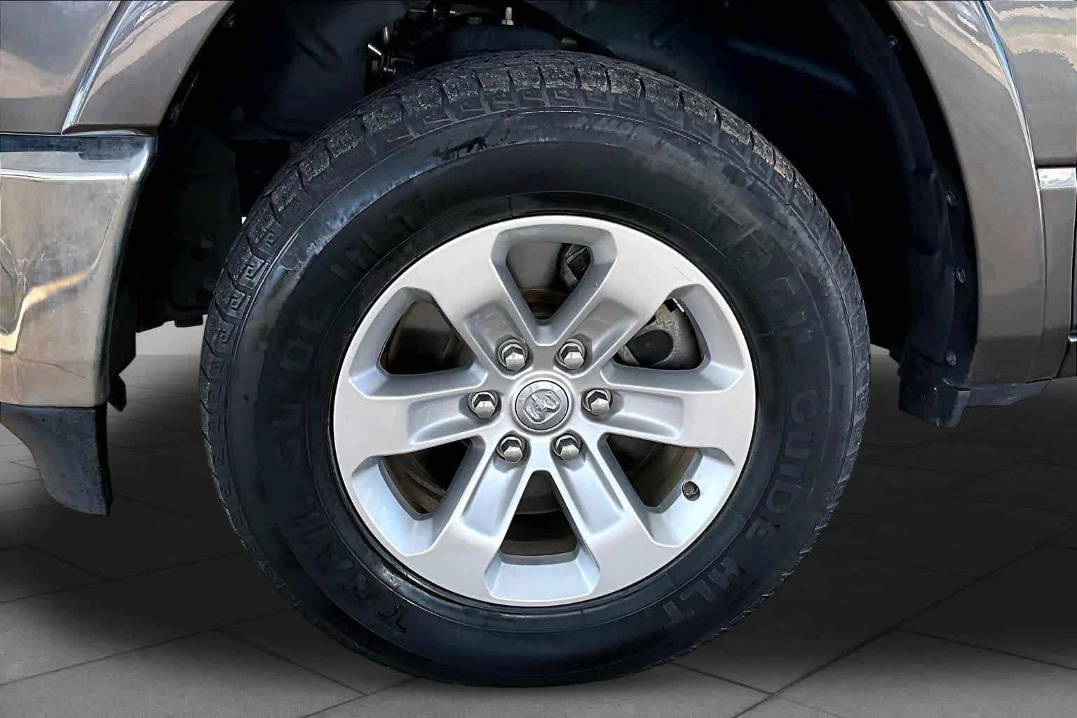 Used 2021 RAM 1500 Laramie w/ Off Road Group AWD/4WD image 11