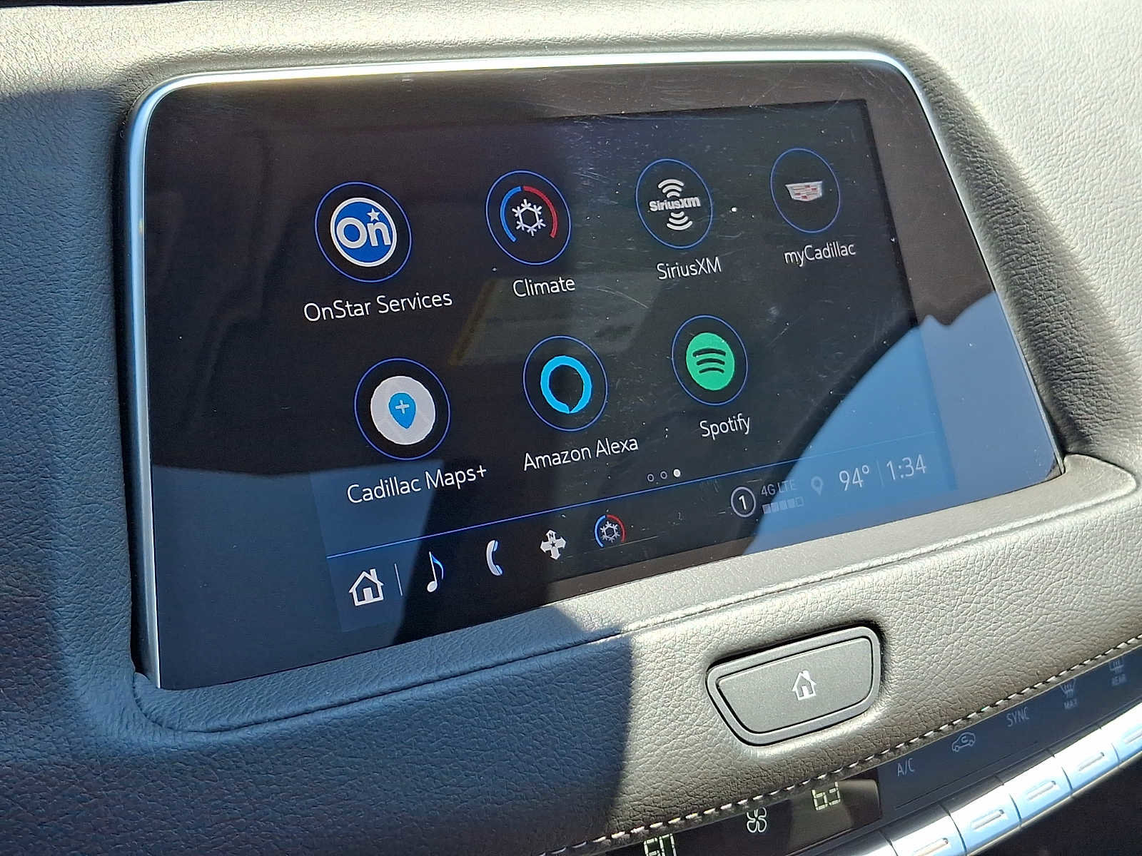 Used 2023 Cadillac XT4 Premium Luxury w/ Cold Weather Package FWD image 28