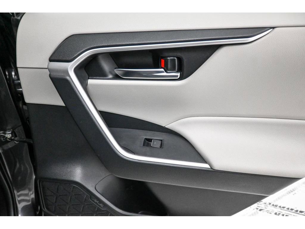 Used 2022 Toyota RAV4 XLE w/ Convenience Package image 19