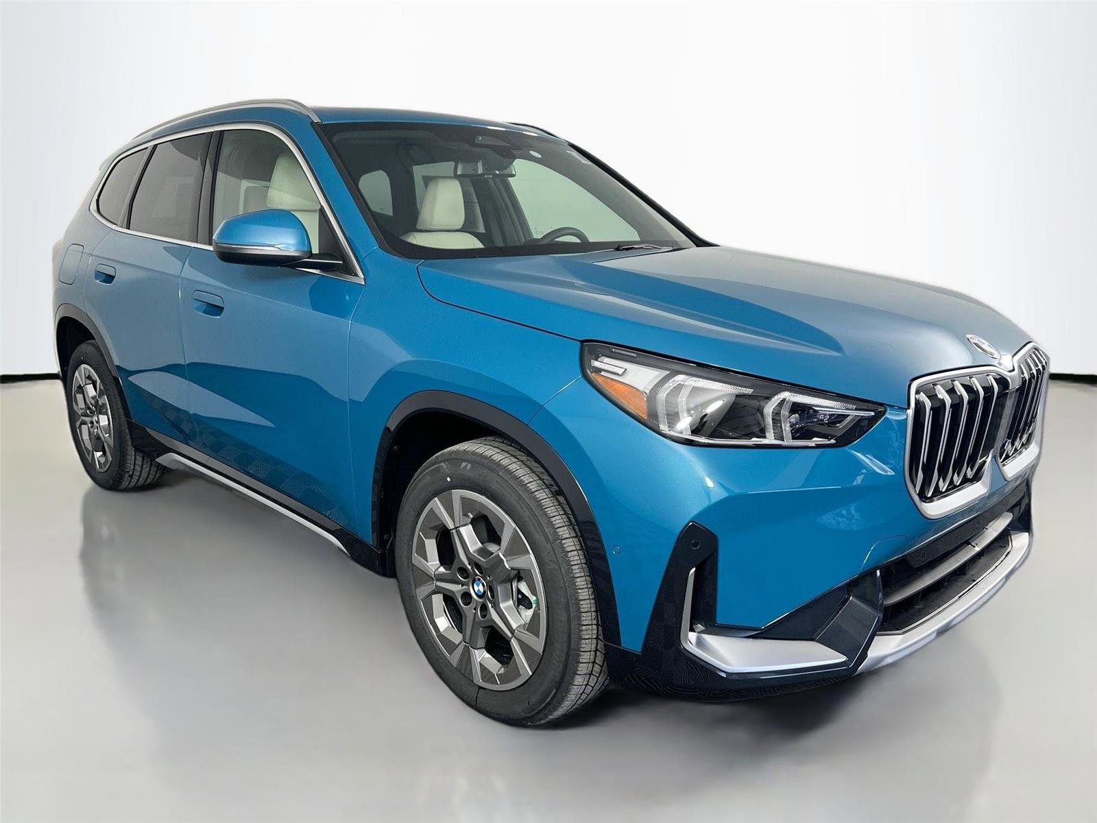 Used 2025 BMW X1 xDrive28i w/ Convenience Package AWD/4WD image 8