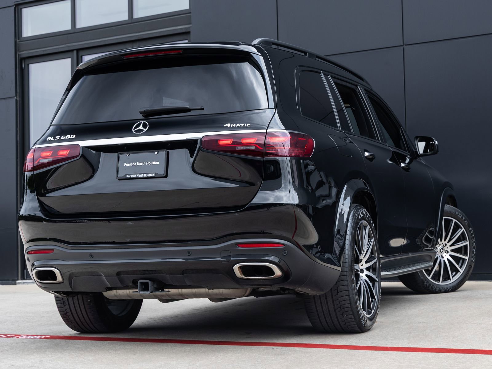 Used 2025 Mercedes-Benz GLS 580 4MATIC image 8
