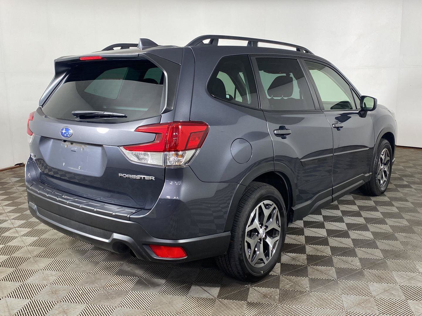 Used 2023 Subaru Forester Premium AWD/4WD image 5