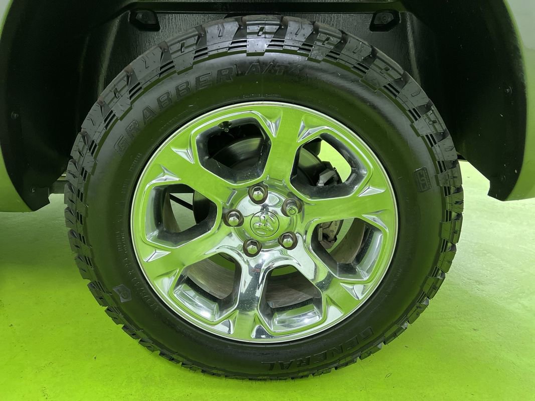 Used 2018 RAM 1500 Laramie w/ Convenience Group AWD/4WD image 16