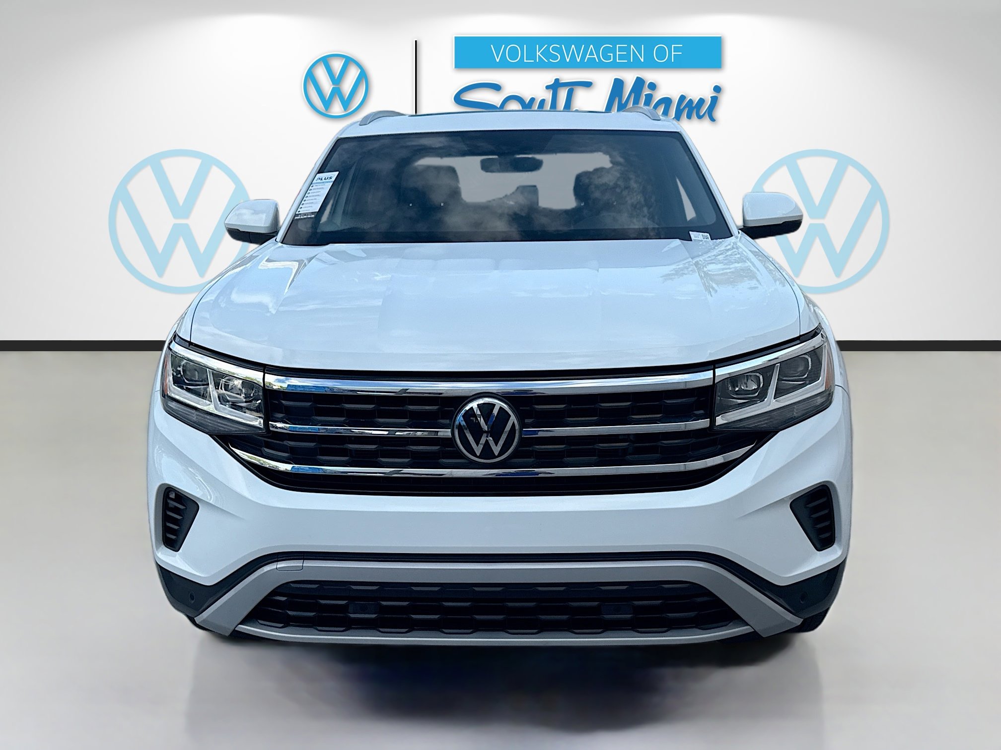 Used 2022 Volkswagen Atlas Cross Sport SE w/ Panoramic Sunroof Package image 2
