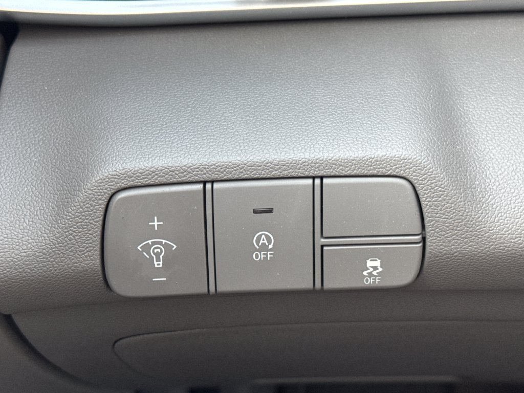 Used 2026 Hyundai Elantra SE FWD image 22