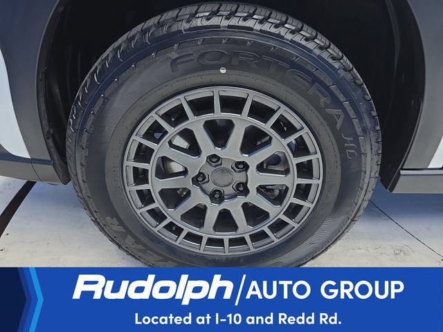 Used 2023 Subaru Outback Touring AWD/4WD image 31