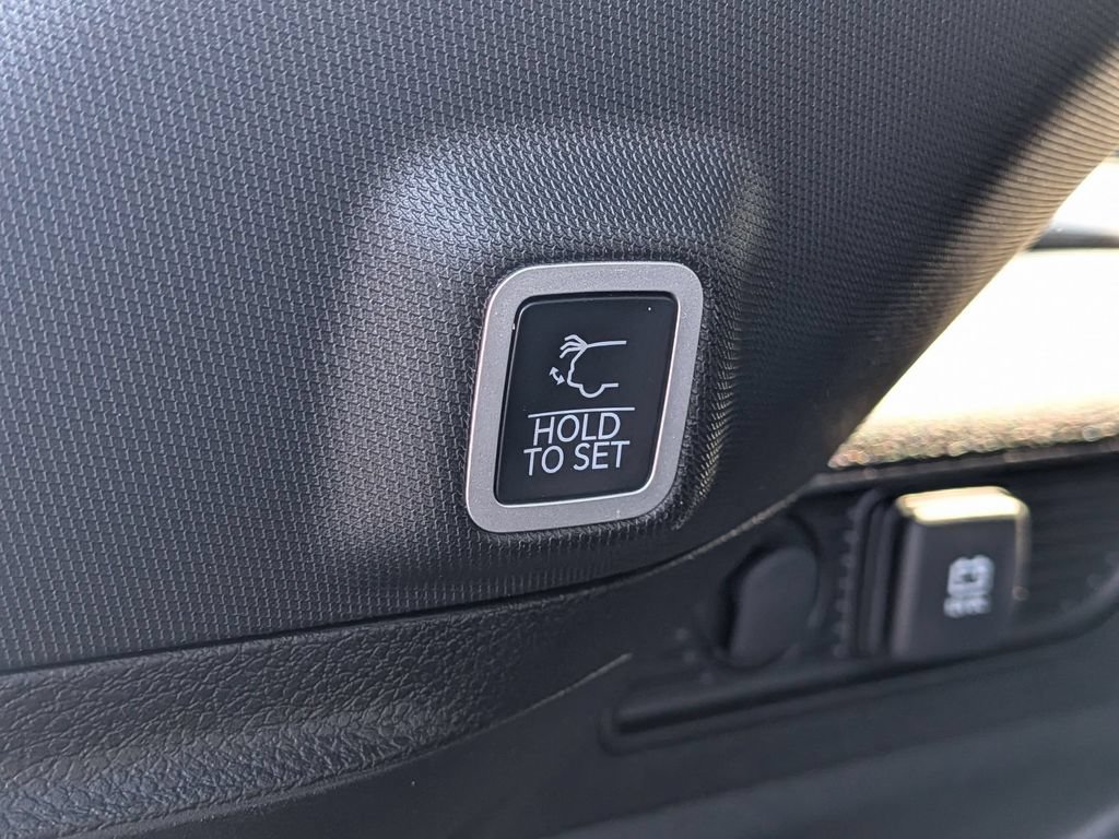 Certified 2024 Jeep Grand Cherokee Altitude AWD/4WD image 28