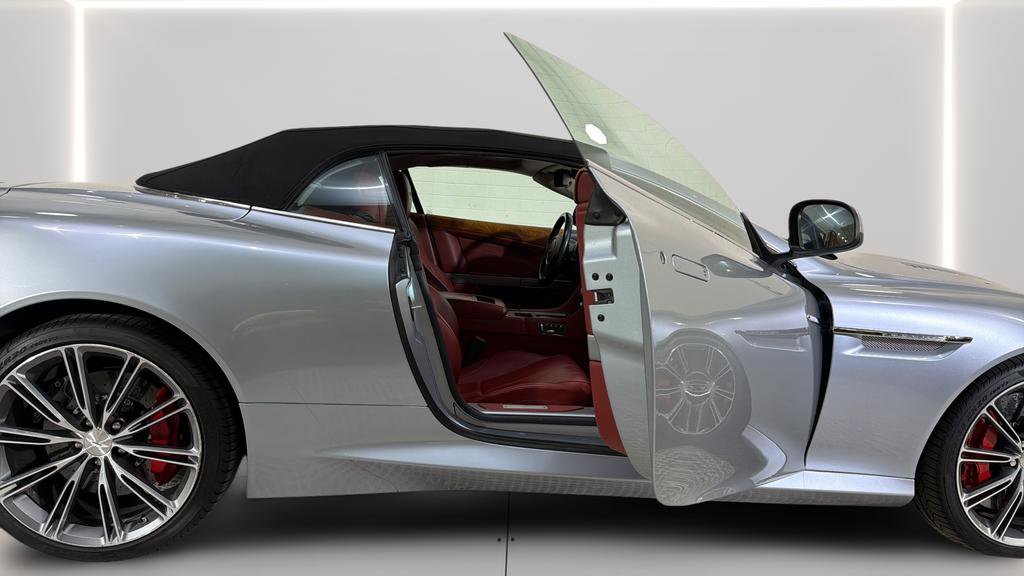 Used 2014 Aston Martin DB9 Volante RWD image 32