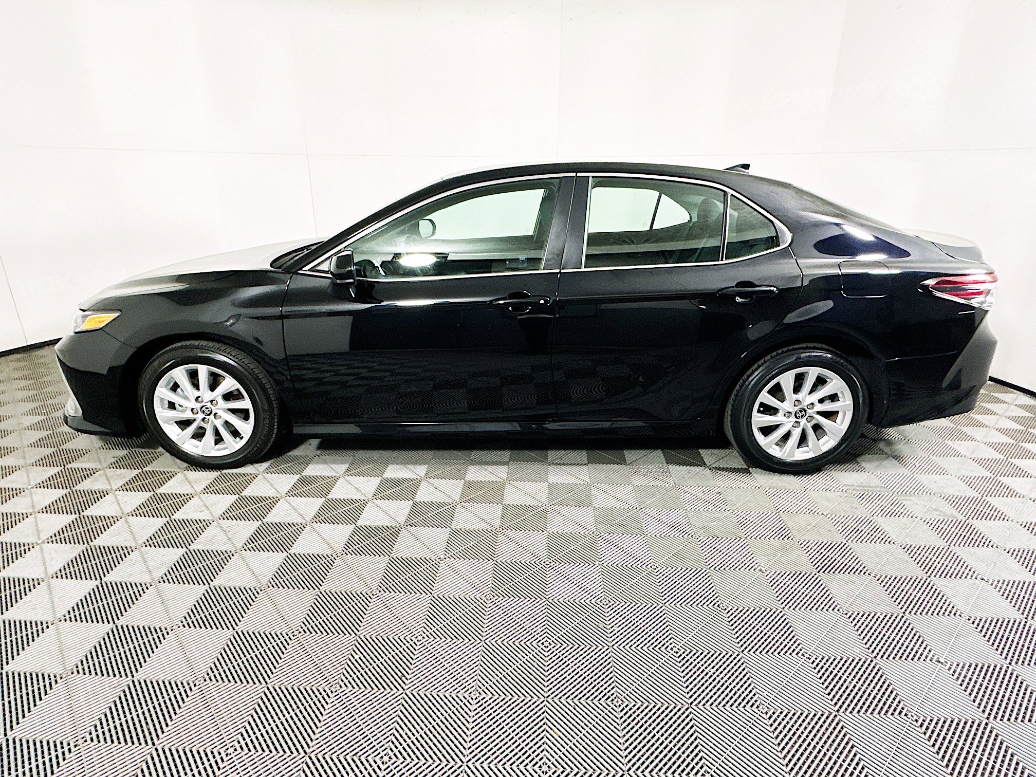 Used 2024 Toyota Camry LE image 6