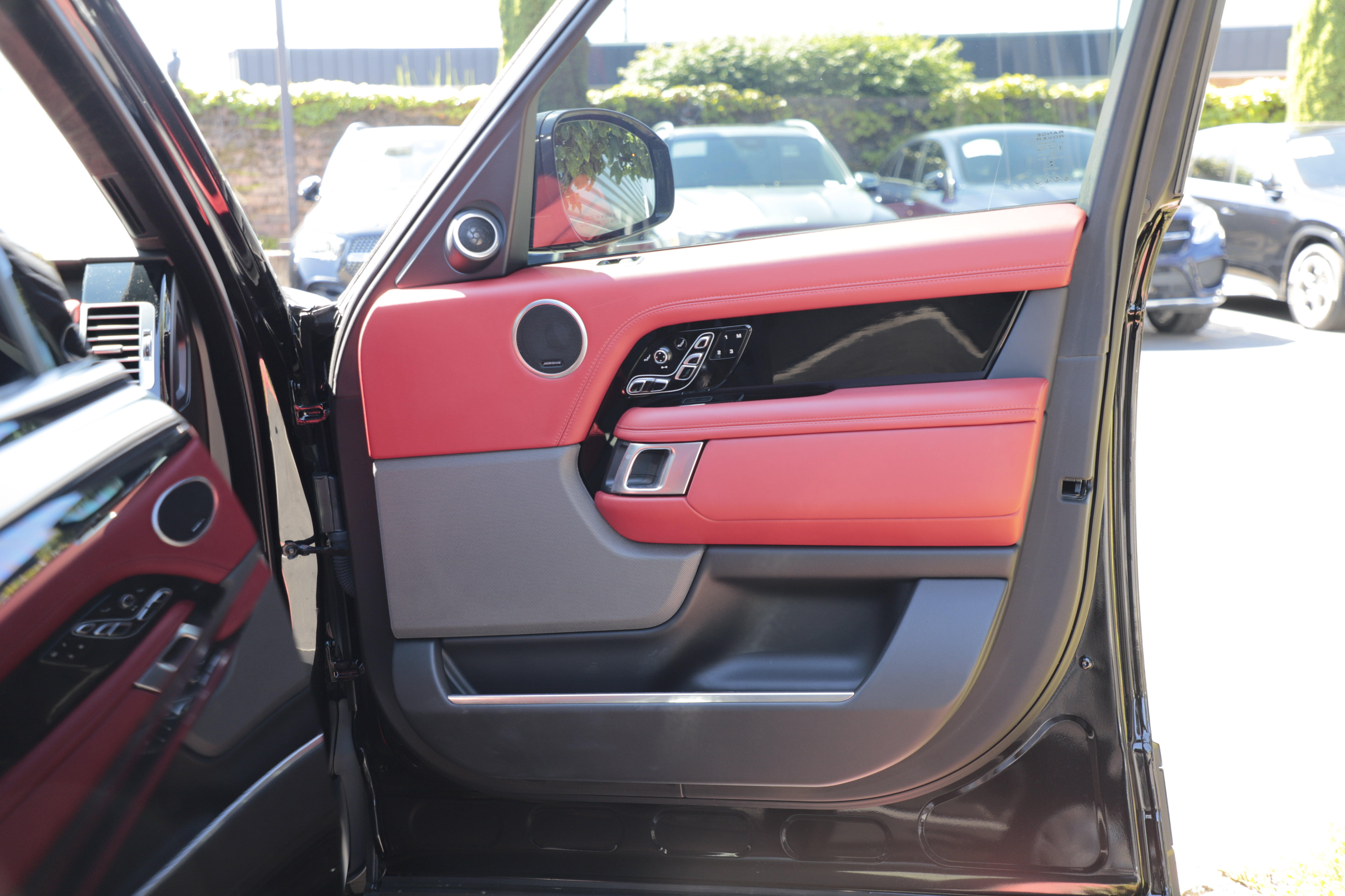 Used 2022 Land Rover Range Rover Autobiography AWD/4WD image 9