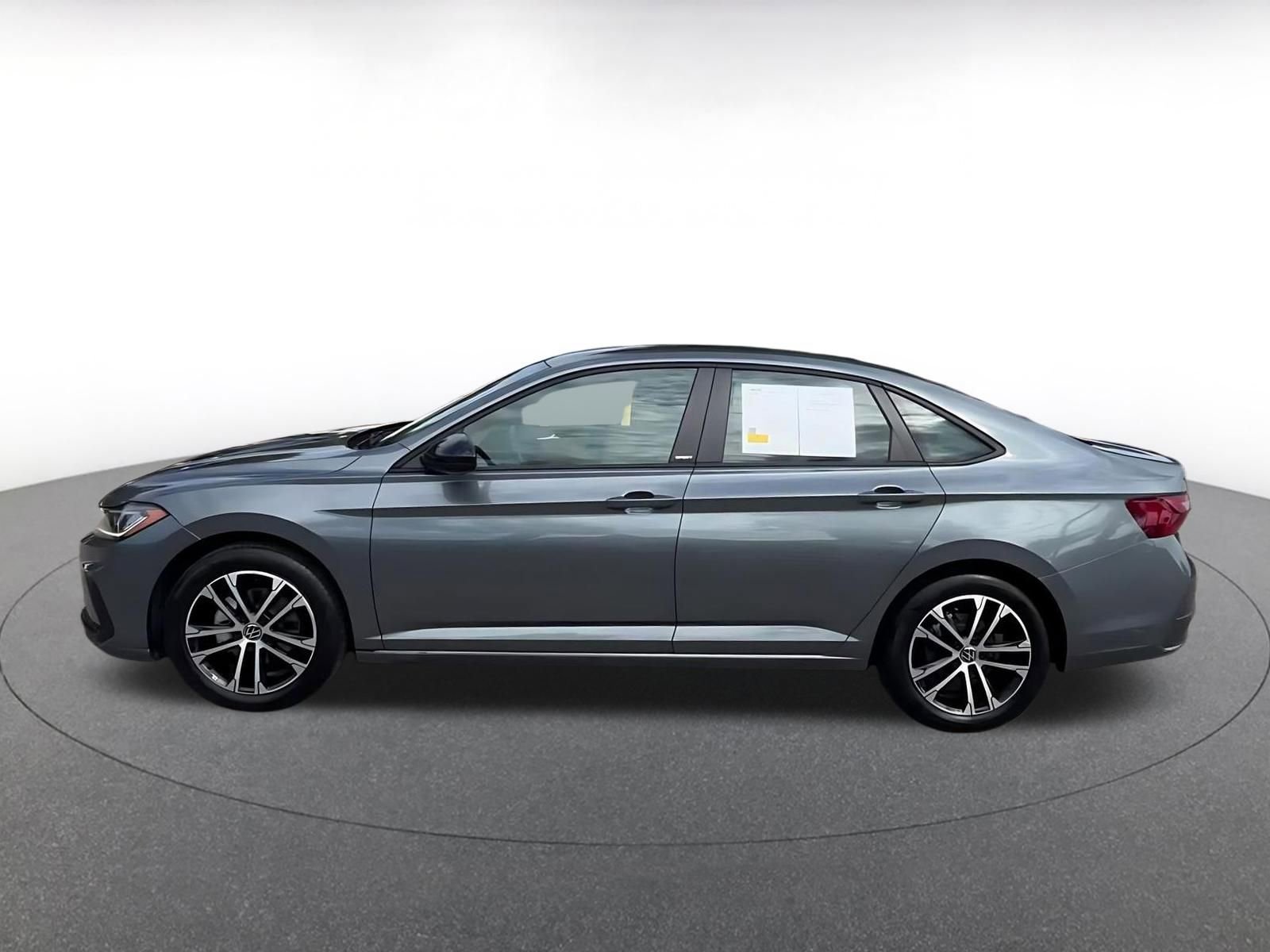 Used 2025 Volkswagen Jetta Sport image 9