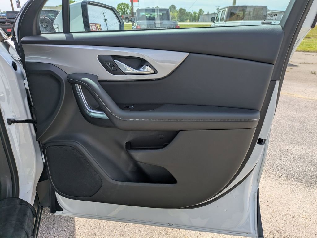 Used 2025 Chevrolet Blazer LT image 32